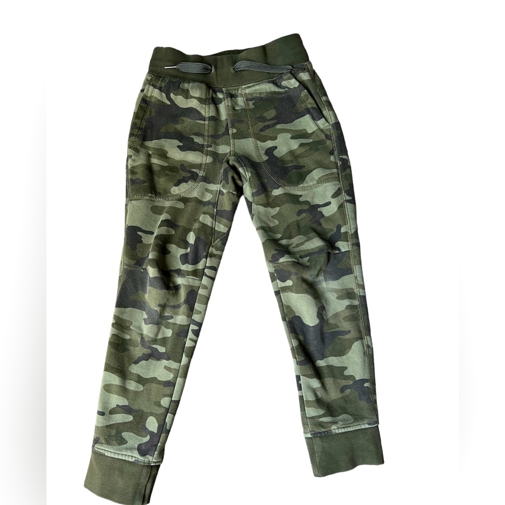 Camo pants boy 6-7 Gap